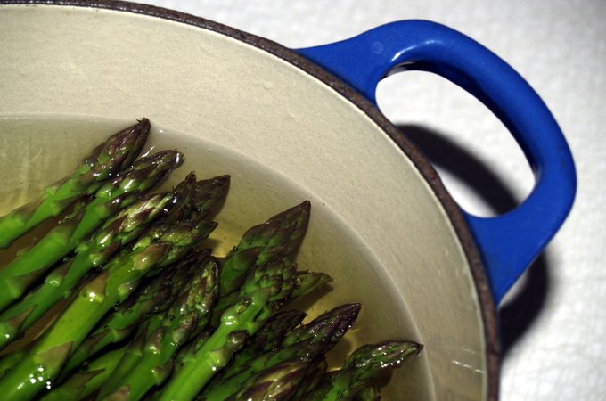 asparagus-in-pot
